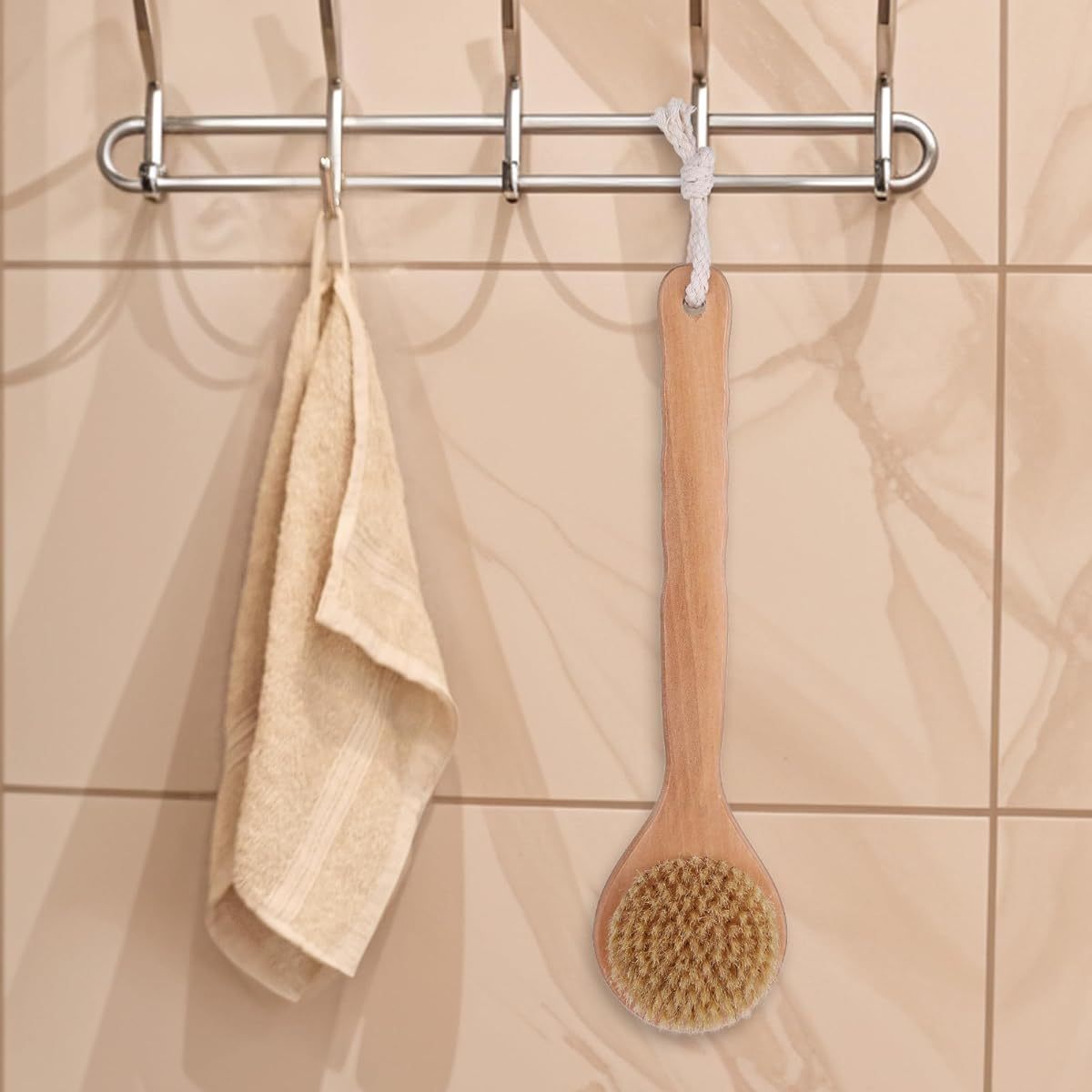 1pc 12.6 Inch Long Handle Back Scrubber for Shower - Heavy-Duty Poplar Wood & Nylon Bristles Exfoliating Body Brush with Ergonomic Grip, Wet/Dry Use for Men & Women, Hard-to-Reach Areas, Bath & Shower Tool (Natural Wood Color, Lanyard-Compatible), Round